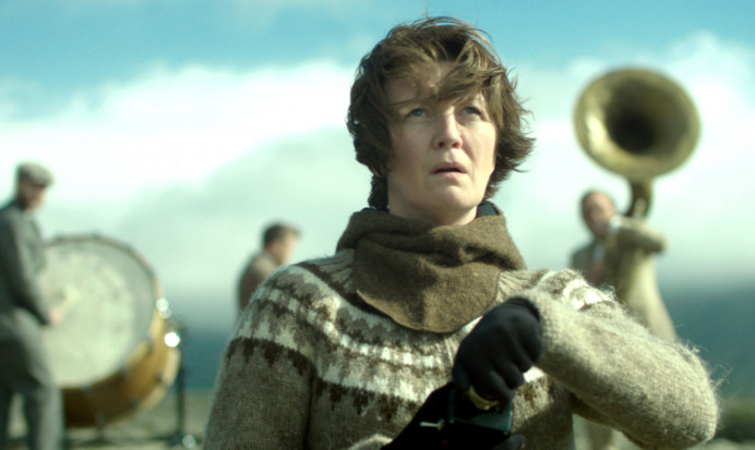 11539 /EN/ WOMAN AT WAR
